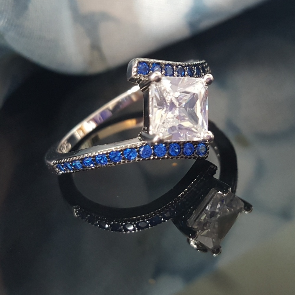 White n Blue Cubic Zirconia - Picture 3 of 8